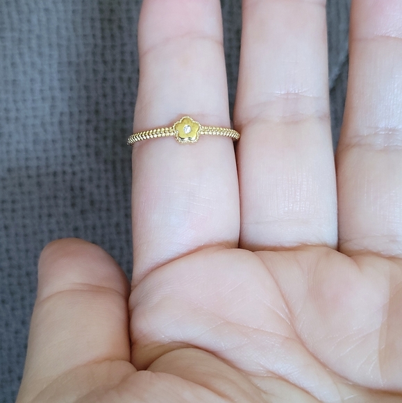 Rachel Zoe Dainty Gold💛 Flower🌸 Ring💍 - NWT - Picture 10 of 15